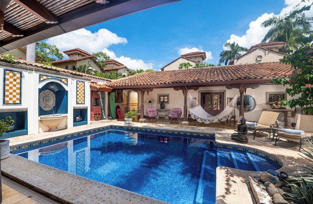 Villa estilo Española-Romántica y Acogedora- A 3 minutos de la playa.