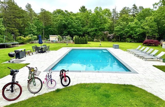 New listing 4bd w/ heated pool, chicken coop, kids playground, wifi
