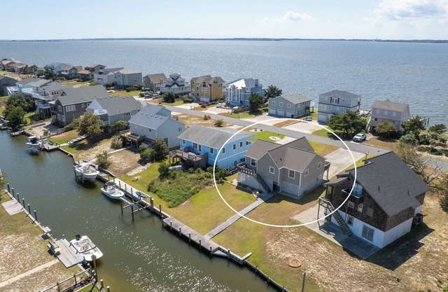 New Listing-Dock, Kayaks, Bikes, Beach Chairs, Shared Pool