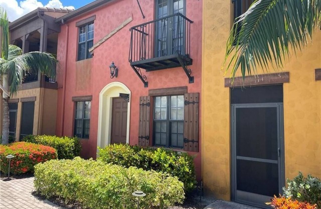 NEW LISTING! Ground level condo, 2 King Bdrm w/ 2 Ensuite Baths