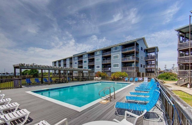 New Listing-Open weeks in prime summer time! Cozy condo, ocean views & pool.