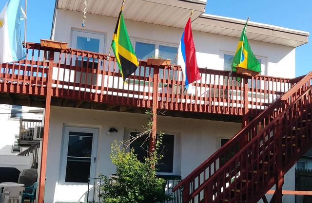 ¡Nuevo listado! Estilo se encuentra con el mar 1er piso, 2 3br 1 ba