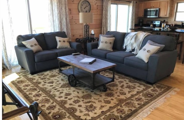 New Log Cabin, Mountain Views, HotTub, Fire Pit