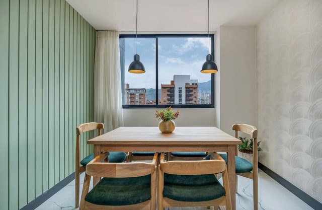 New Luxe apt in Laureles with AC and fast Wifi