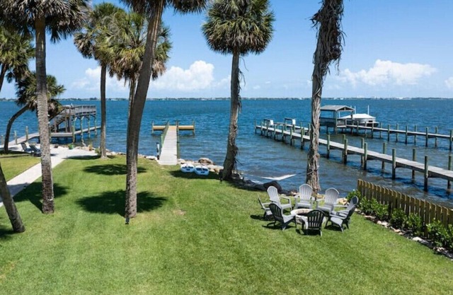 New Modern Waterfront Bungalow Retreat + Tropical Vibes + Fishing Paradise!