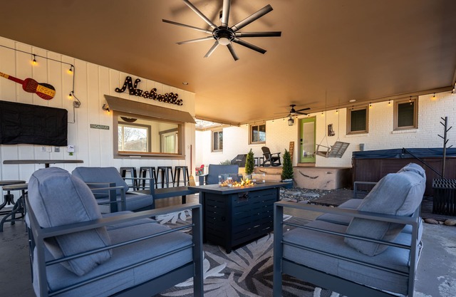 NEW- Music City Outdoor Oasis, 4BR, Hot Tub, FirePits, Bar, Dog Friendly, 1acre