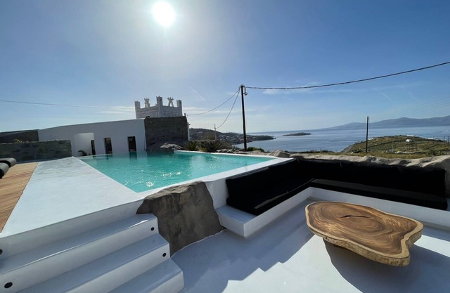 New Nero Town Villa/3 Pools and Hot Tub/Perfect Location Mykonos town