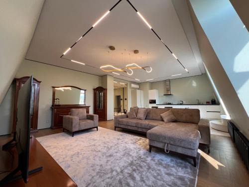 New Penthouse near Kok-Tobe with Mountain & City Views