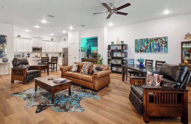 NEW Penthouse Rooftop Deck! Steps to Stadium. Lux Extras, private garage & gated
