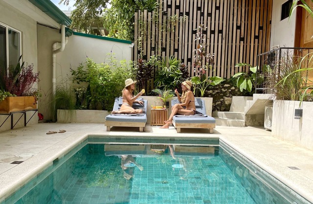 NEW POOLSIDE 1BDR-Blue Pearl steps to the beach