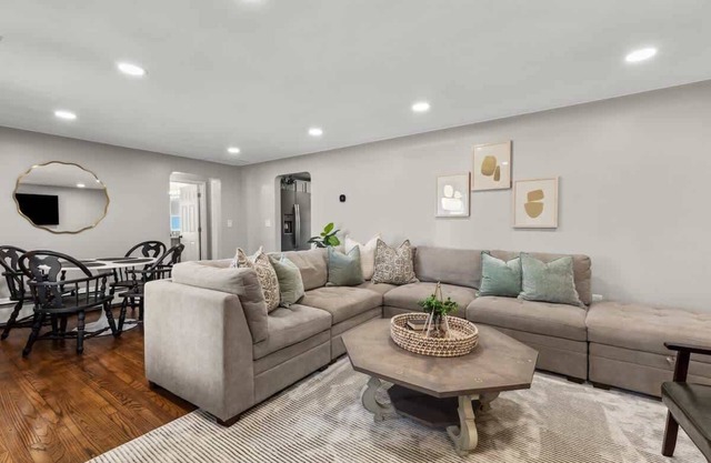 2 Family Duplex Home | Shelby Township | Sleeps 10+