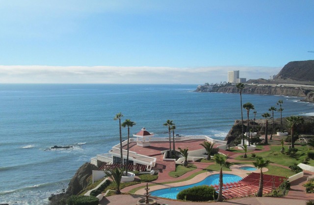 2 Patios Ocean Front, Hermosa cerrada y terrenos seguros
