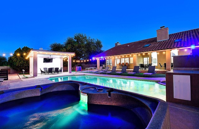 NEW ScottsdaleStays 6BR Golf Estate – Pool, Slide, Cabana, Pickleball & More!