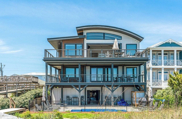 ¡Para estrenar! Sol de Mar frente al mar, piscina, diseño moderno y elegante, vistas panorámicas