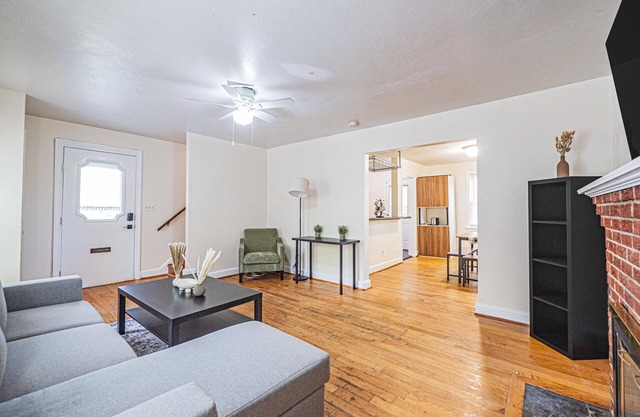 UNFURNISHED Spacious 5-bedroom house in College Park with AC