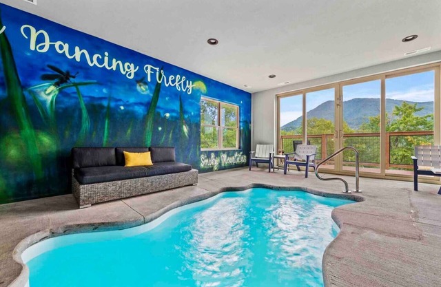 New Spacious Cabin w/ Stunning Views, Easy Drive, Indoor Pool, Theater, Game Rm