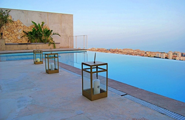 Villa nueva y espaciosa con vistas increíbles