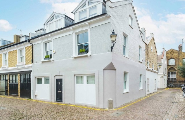 NEW Stunning 5BD Kensington House