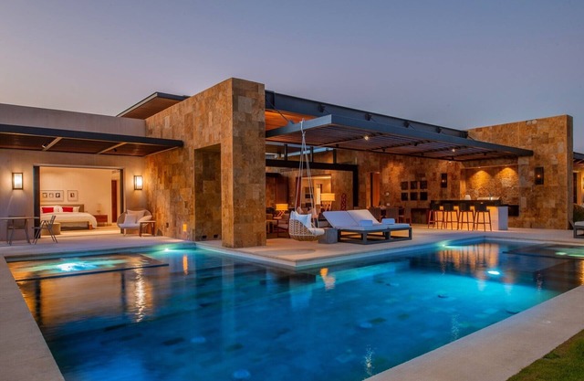 NEW* Stunning Beachfront Villa, Fully Staffed includes Yacht Charter
