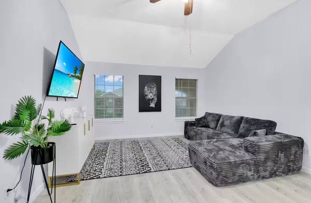 New & Stylish 4BR/3BA Getaway-Peaceful Modern home