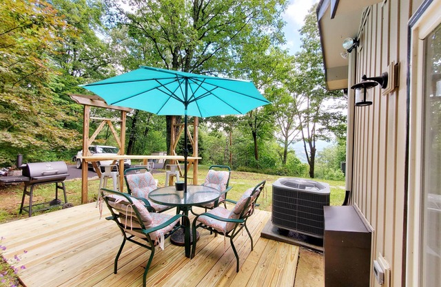 NEW!! Tangerine Dream, a Mountain Retreat with Hot Tub and Firepit in Luray