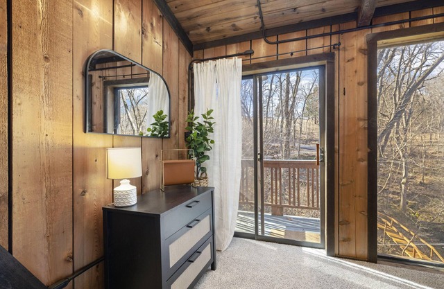 NEW! Treehouse in The Ozarks w/ Hot Tub