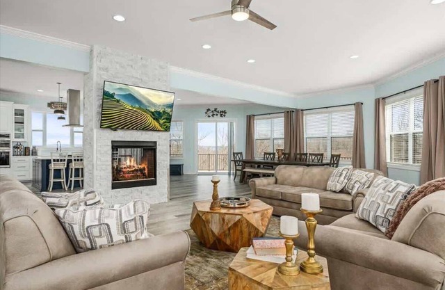 New build - Upscale home w/ Center Hill Lake Views! Perfect for families and groups. Deck & Games.