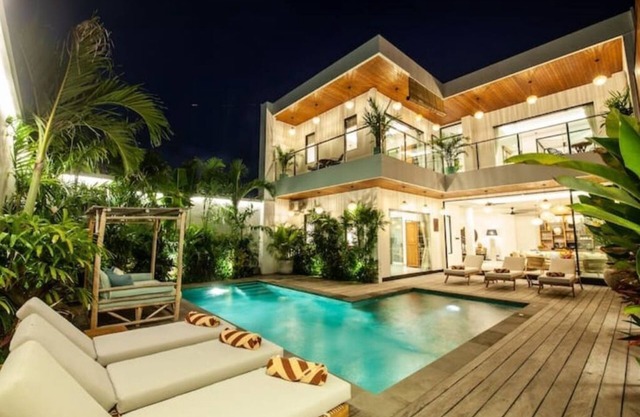 New Villa 3 bedrooms Seminyak Oberoi 800m to beach