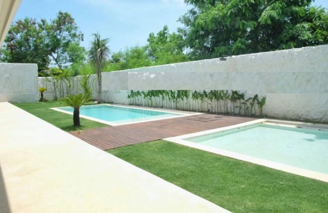 New villa in uluwatu spacious and quiet 2 pools!