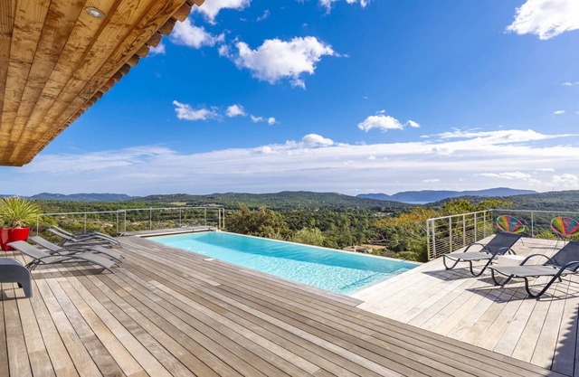 NUEVA villa de 4 dormitorios con piscina climatizada VISTA AL MAR Y LA MONTAÑA