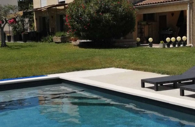 Nueva villa con piscina cerca de St Remy