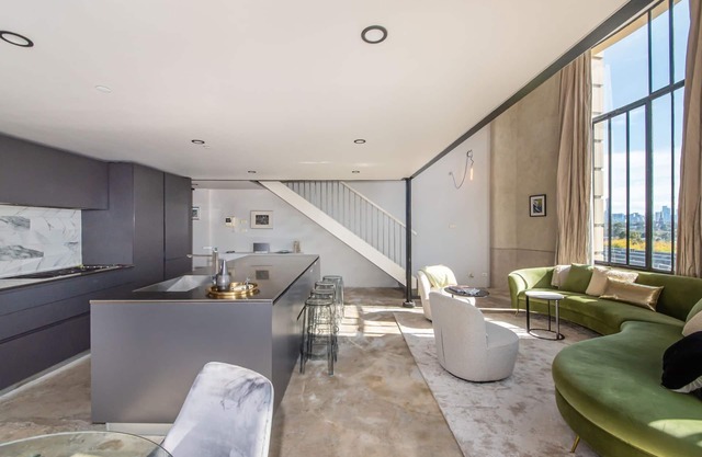 Manhattan Glam with City Views
