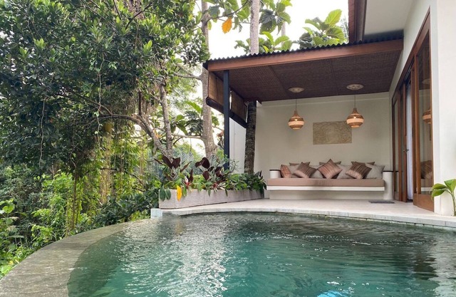 Newer Luxe Villa, Private Pool - Lush Jungle Views - Comfortable Covered Daybed