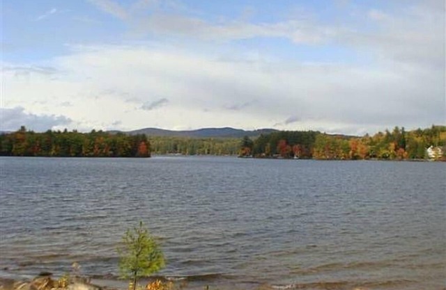 Newfound Lake Upstairs 2 Br W / Private Roof Deck frente a la playa de Cummings