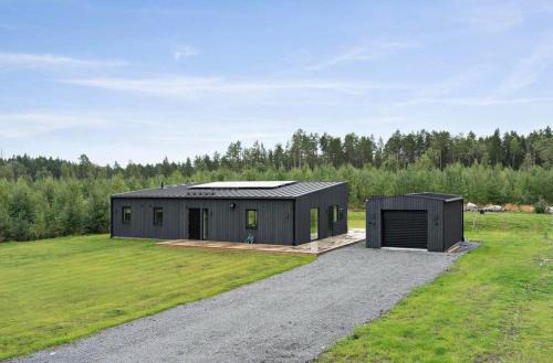 Newly Built House with Free Parking in Scenic Nature