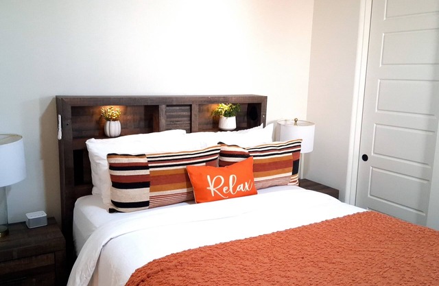 Newly Built Luxury Suite with AC – Perfect for 4 in Bakersfield