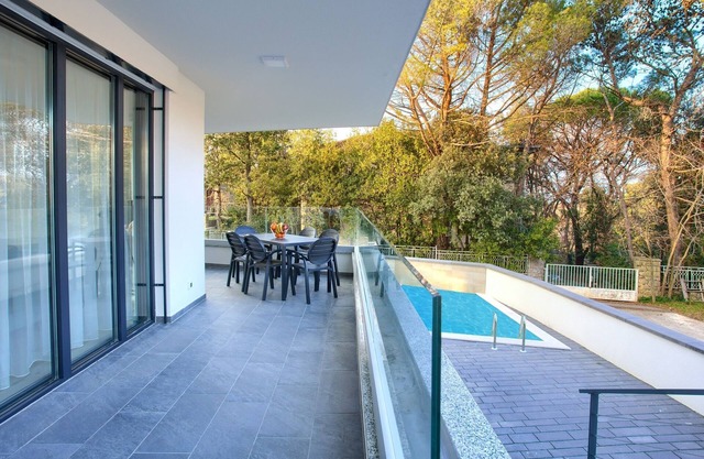 Newly furnished vacation apartment in Malinska with private pool