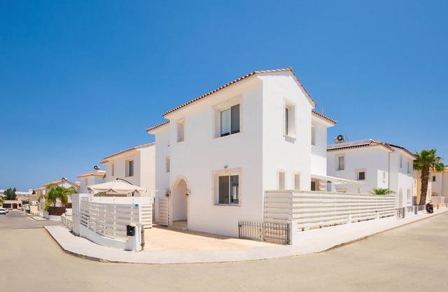 Newly refurbished 2024 3 bed villa with private pool in fantastic location