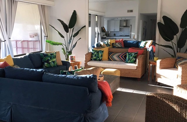 ¡Nuevo listado! Recién remodelado de 3 habitaciones en Rancho Las Palmas Country Club