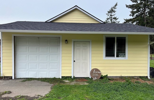 Newly remodeled Farm House with sauna and hot tub!