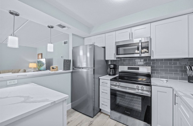 Newly renovated 2/2 in N Redington Beach