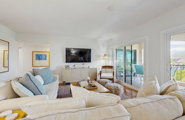 Newly Renovated Spacious Villa w/ Ocean views, Pool & Beach access