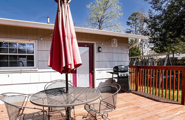 Newly renovated 3BR 25 mins to downtown Knoxville!