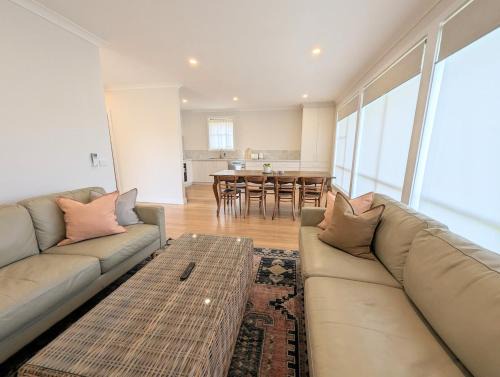 Newly renovated 4 mins from beach and main street