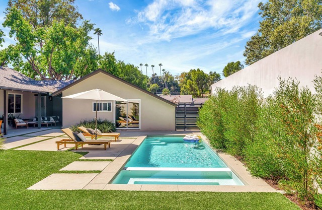 Newly Renovated 4BR House W/Pool+Spa & Central!
