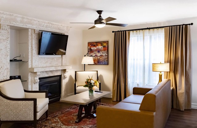Condominio de lujo con transporte gratuito a Strip, Resort Putting Green y piscina al aire libre