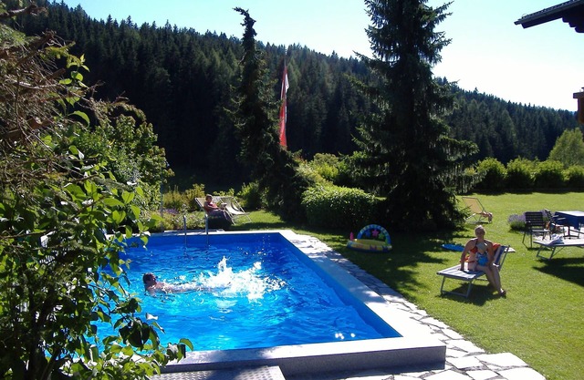 Apartamento vacacional Elisabeth recién renovado con piscina compartida, vistas a la montaña y WiFi