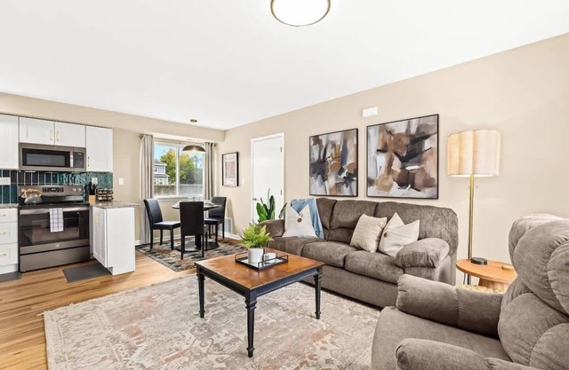 Newly Renovated Near Downtown, Roseville