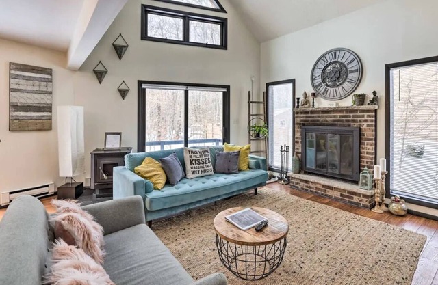 Newly Renovated Poconos Chalet at the Center of all Outdoor Attractions!
