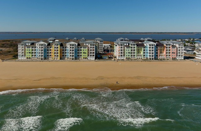 **Newly Renovated and Updated***Resort Style Condo on the Beach!